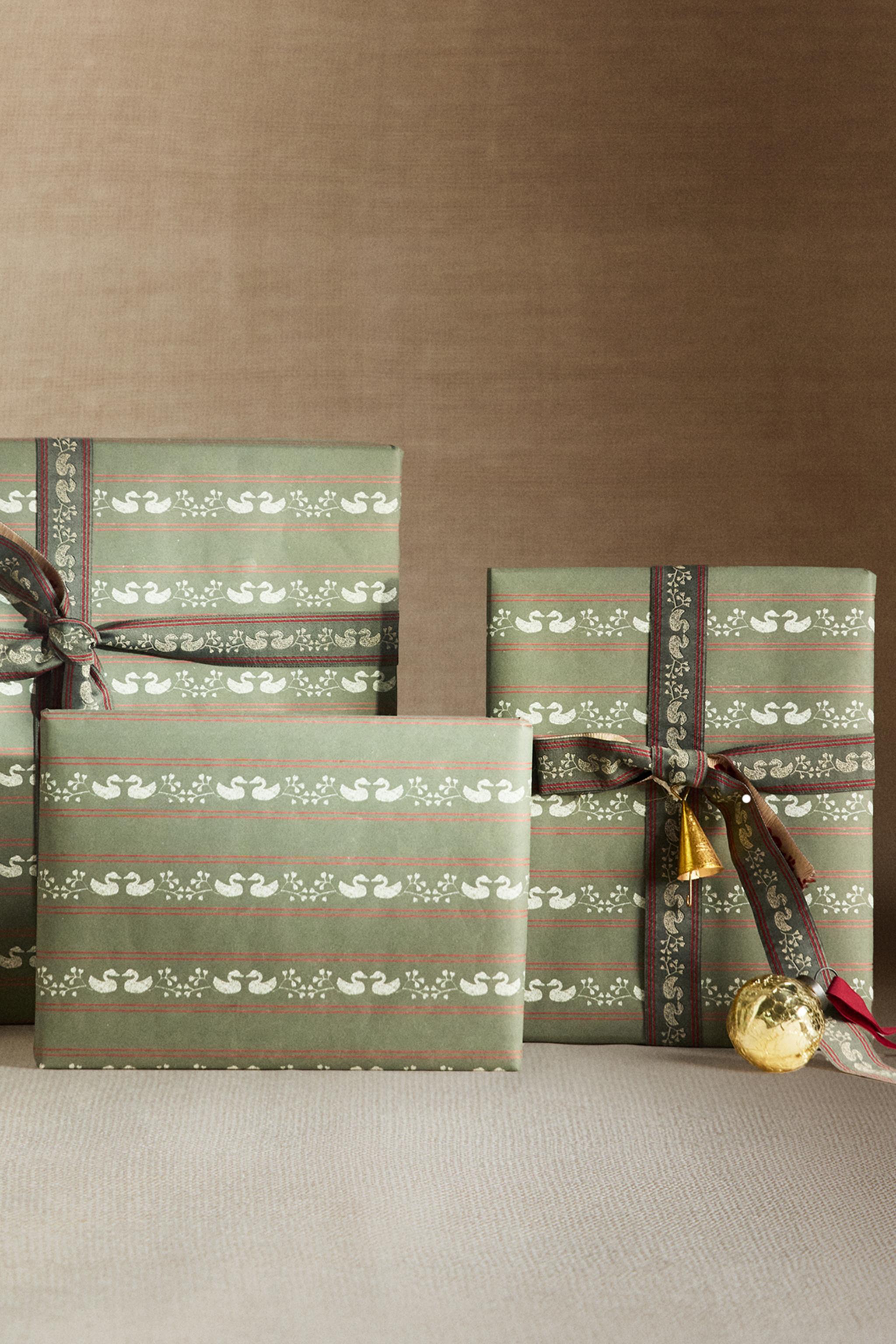 CHRISTMAS DUCKLING WRAPPING PAPER